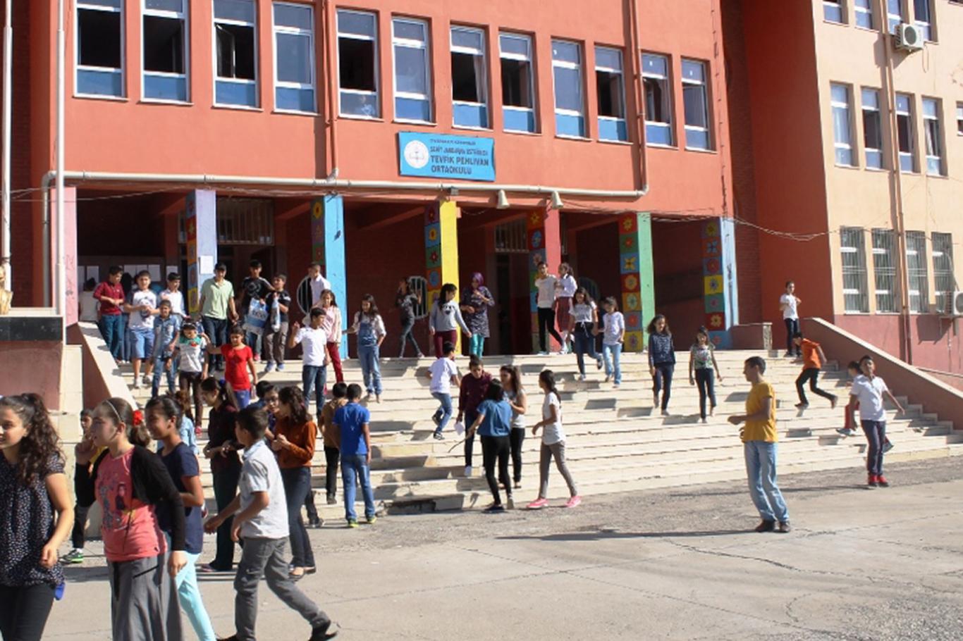 Bağlar’da Açık Öğretim sınavları ertelendi Bağlar’da Açık Öğretim sınavları ertelendi